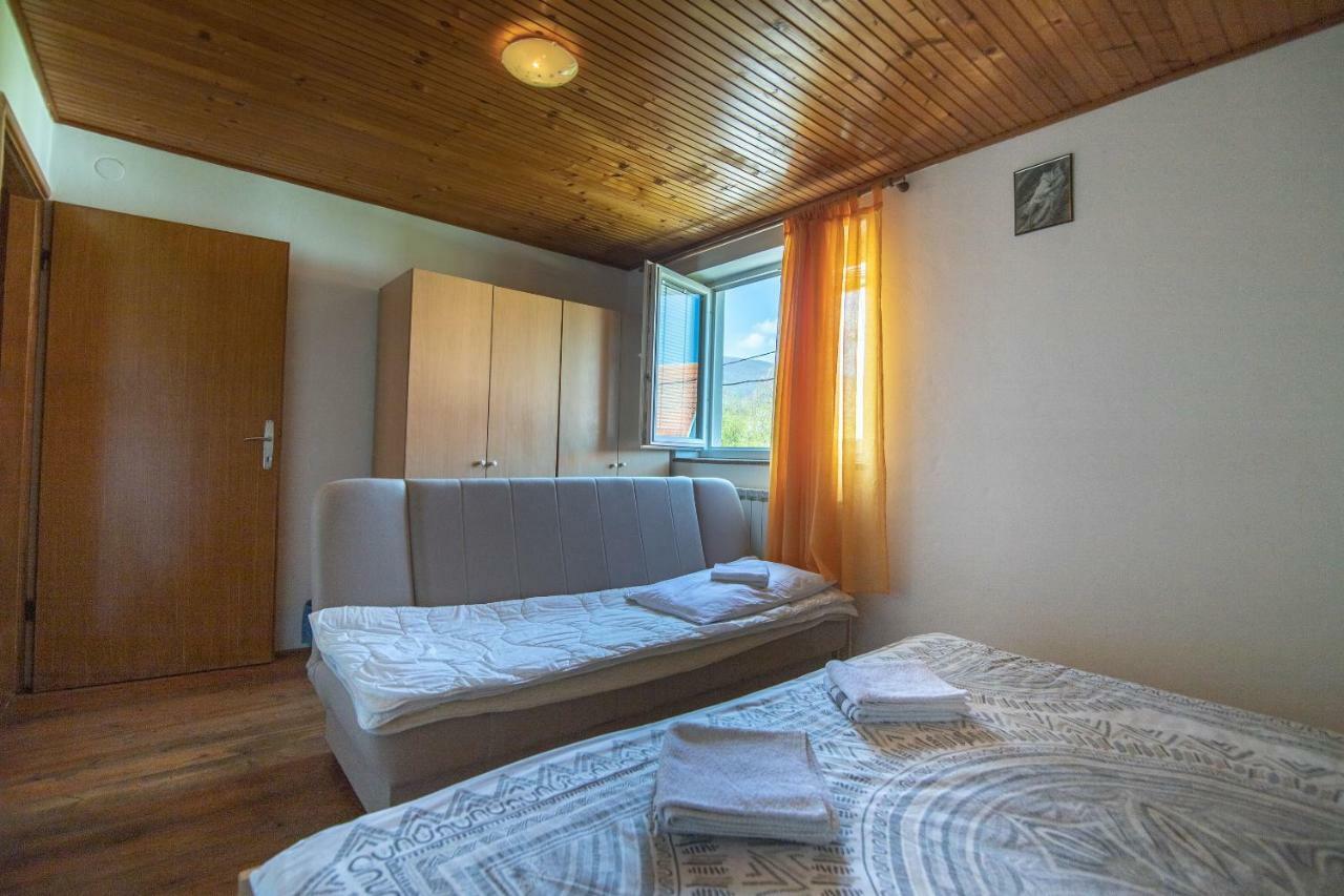Holiday Home Marijana Smoljanac Buitenkant foto