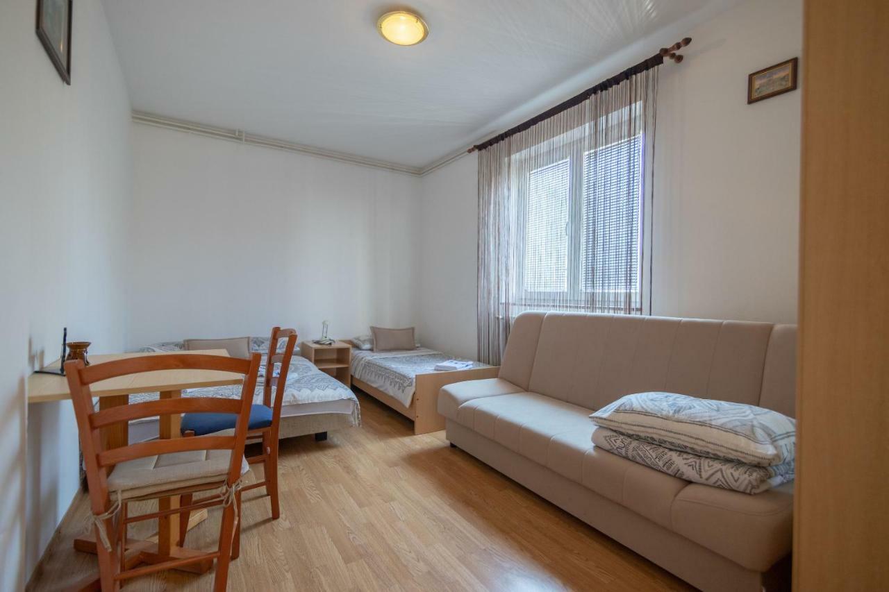 Holiday Home Marijana Smoljanac Buitenkant foto